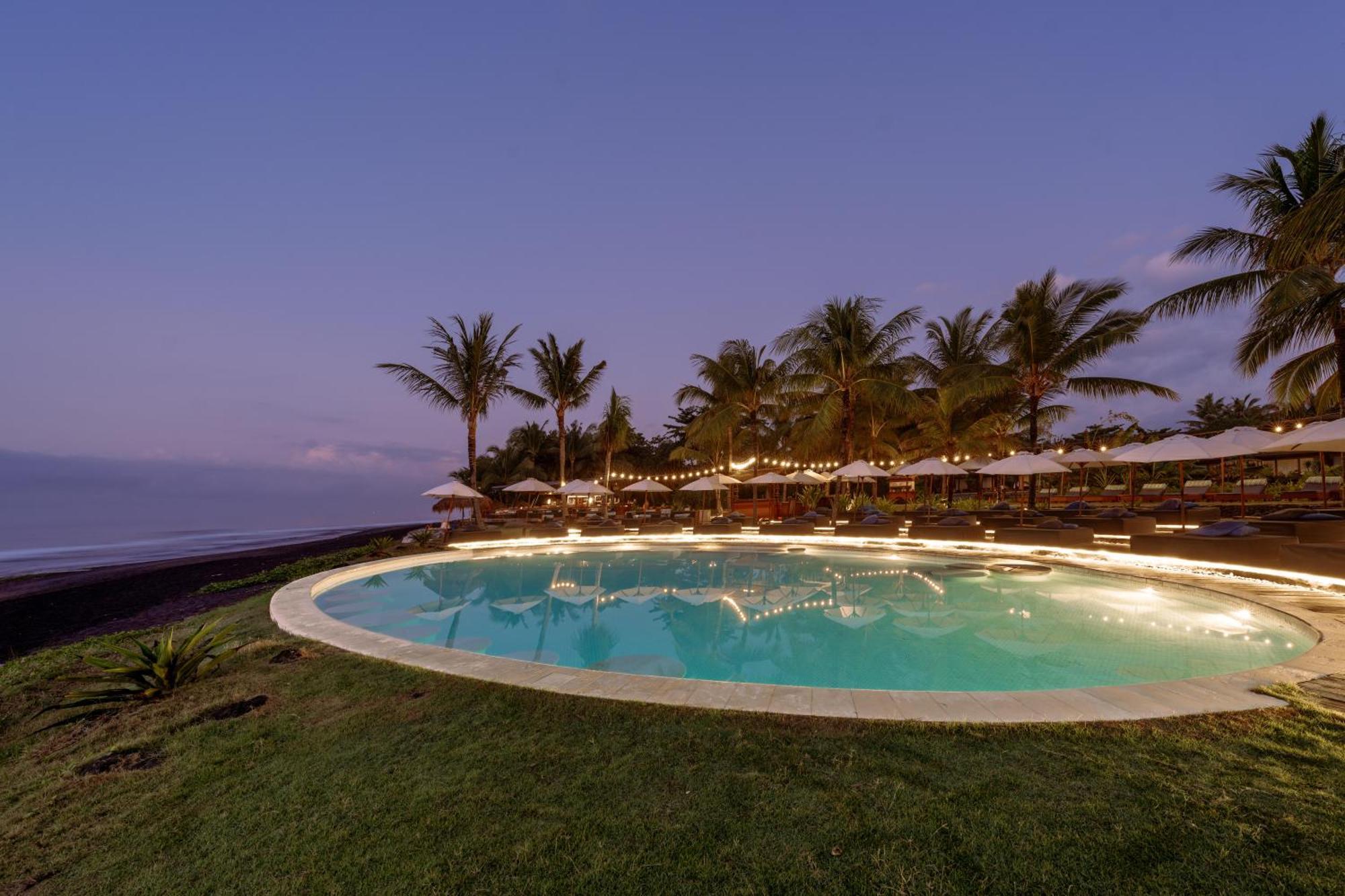 Hotel Komune And Beach Club Bali Keramas Exterior photo